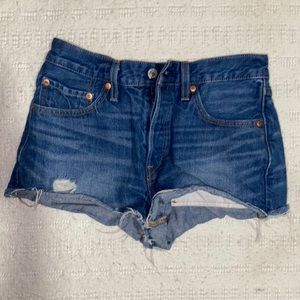 Women Levi’s denim shorts